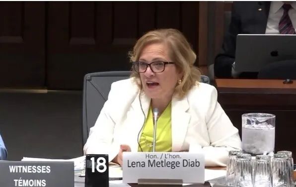 加拿大移民断崖式下跌19%! 中国降近30%, 印度也明显减少!