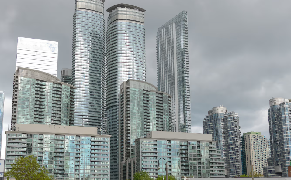 房价回落、租金下降，但政府却加码建房！加拿大地产到底发生了什么？