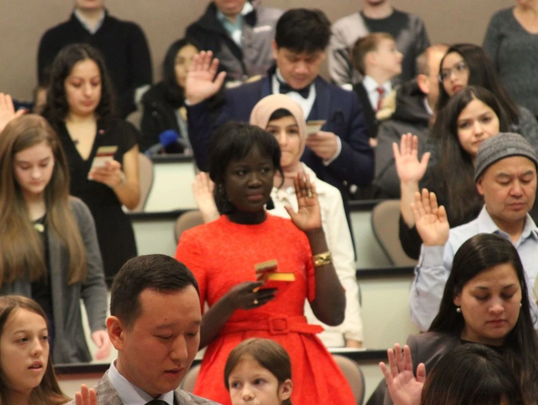 非永居减少38万+，加拿大连续两年人口零增长！预计2027增长0.3%