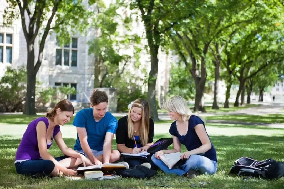 美国大学学费“打骨折”，最高降近3万美元！但别高兴太早，这些账必须算清