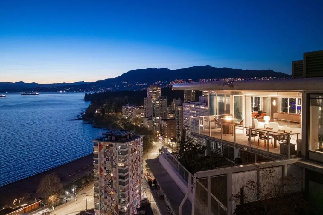 市场低迷下的例外：English Bay 海景公寓高出估价180万成交